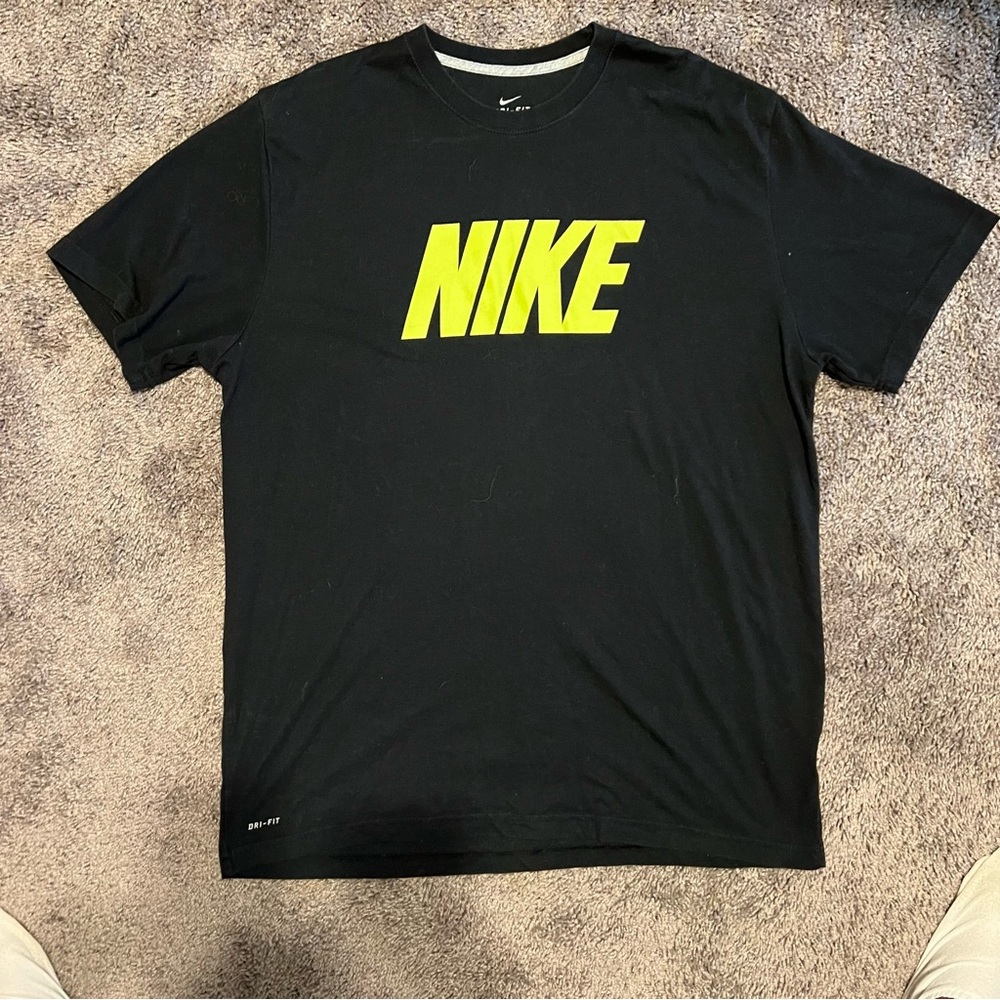 Black Men’s Nike Drifit shirt - size XL